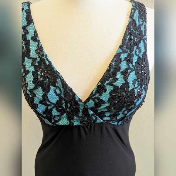 Beaded top Slim Fit Dress - Picture 3 of 4